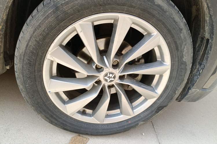 Used Venucia Star 2023 260T Starful Achievement Edition Pro Right Front Wheel Hub