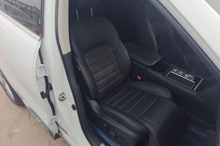Used Venucia Star 2023 260T Starful Achievement Edition Pro Right Front Seat