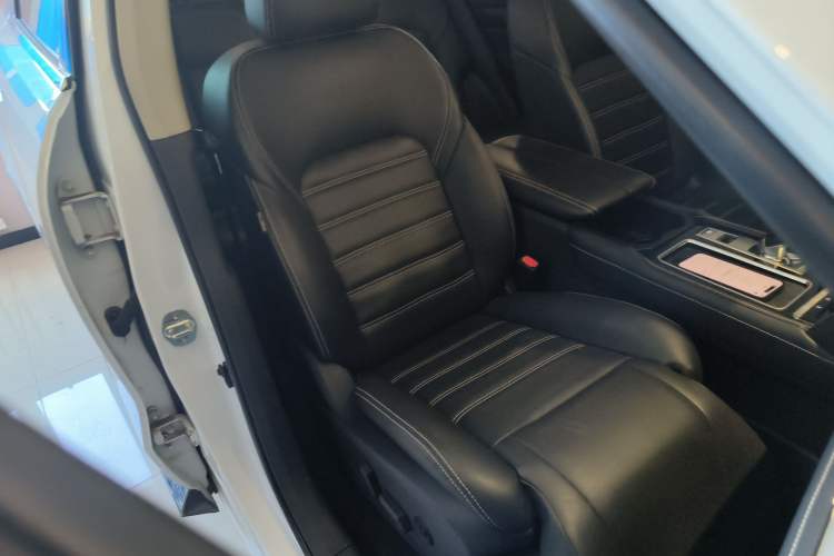 Used Venucia Star 2023 260T Starful Achievement Edition Pro Right Front Seat