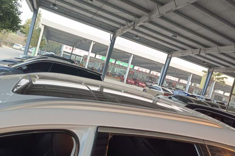 Used Venucia Star 2023 260T Starful Achievement Edition Pro Roof