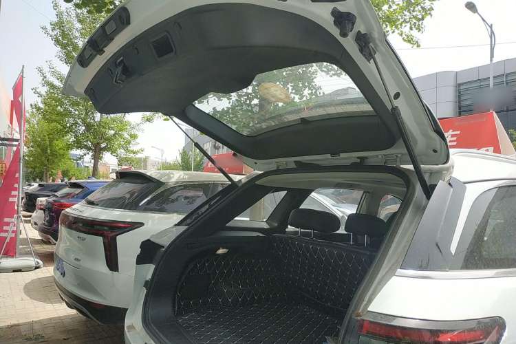 Used Venucia Star 2023 260T Starful Achievement Edition Pro Trunk