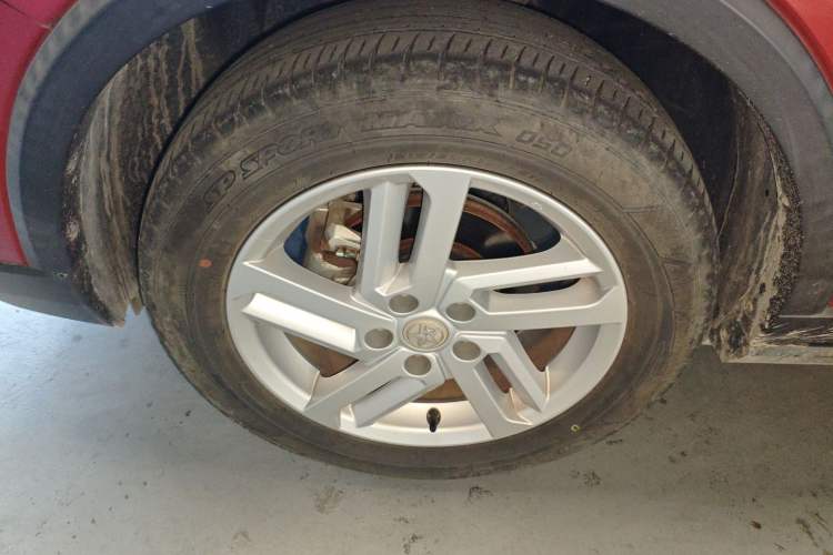 Used Venucia T60 2020 1.6L CVT Smart Drive Version China VI Standard Left Front Wheel Hub