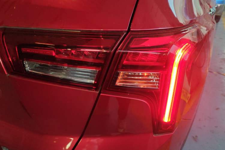 Used Venucia T60 2020 1.6L CVT Smart Drive Version China VI Standard Right Rear Taillight