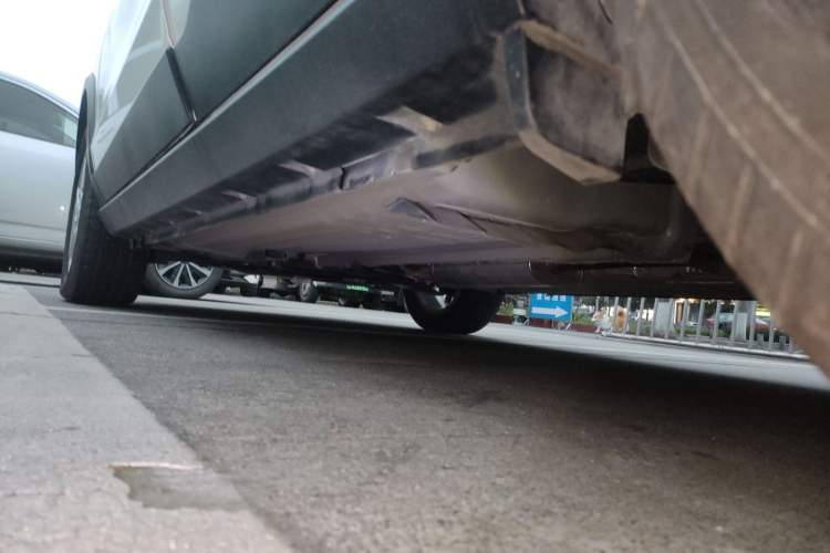 Used Venucia T60 2022 1.6L CVT Smart Drive Version Left Side Sill