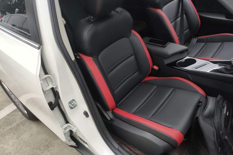 Used Venucia T60 2022 1.6L CVT Smart Drive Version Right Front Seat
