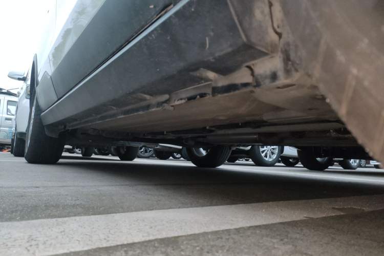 Used Venucia T60 2022 1.6L CVT Smart Drive Version Right Side Sill