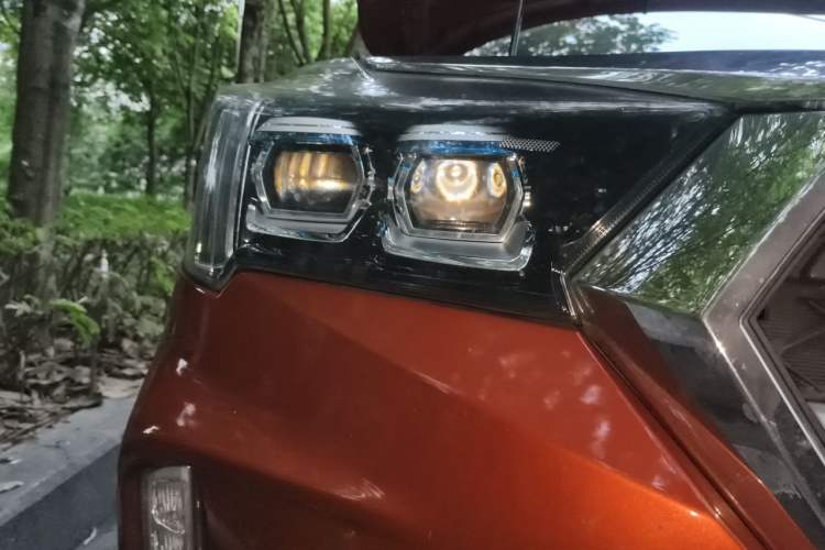 Used Venucia T60 2018 1.6L CVT Zhiyue Edition China V Standard Right Front Headlight