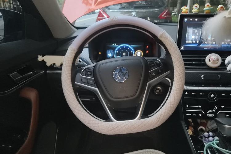 Used Venucia T60 2018 1.6L CVT Zhiyue Edition China V Standard Steering Wheel