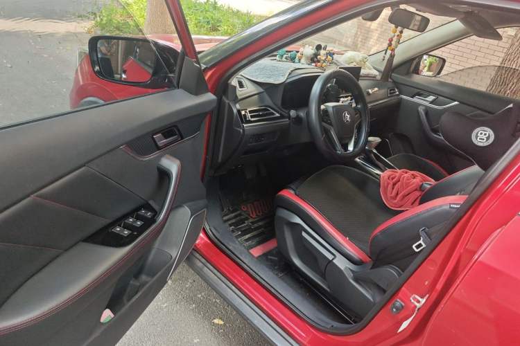 Used Venucia T60 2018 1.6L CVT Smart & Fun Version China V Standard Driver Seat