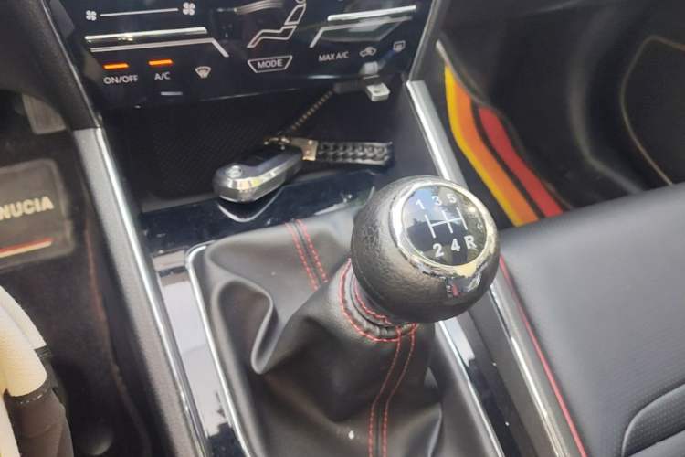 Used Venucia T60 2018 1.6L Manual Smart Cool Version China V Standard Gear Lever