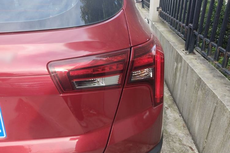 Used Venucia T60 2018 1.6L Manual Smart Cool Version China V Standard Right Rear Taillight