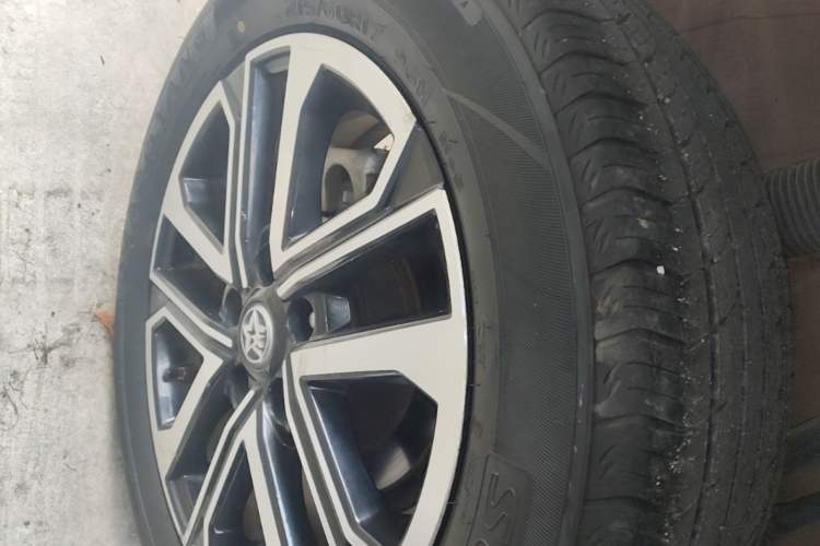 Used Venucia T60 2018 1.6L Manual Smart Cool Version China V Standard Right Rear Wheel Hub
