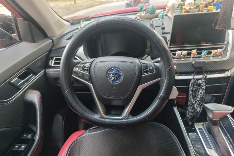 Used Venucia T60 2018 1.6L CVT Smart & Fun Version China V Standard Steering Wheel