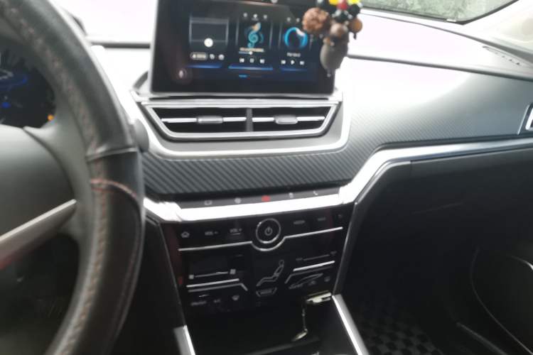 Used Venucia T60 2018 1.6L Manual Smart Cool Version China VI Standard Audio And AC Panel