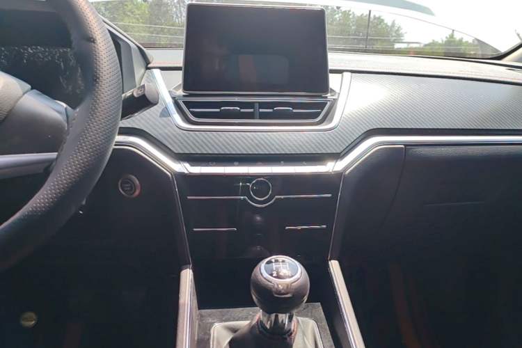 Used Venucia T60 2018 1.6L Manual Smart Cool Version China V Standard Audio And AC Panel