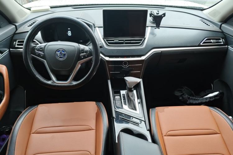 Used Venucia T60 2018 1.6L CVT Zhiyue Edition China V Standard Center Console
