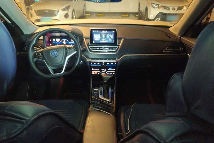 Used Venucia T60 2018 1.6L CVT Smart Edition (ISS) China VI Center Console