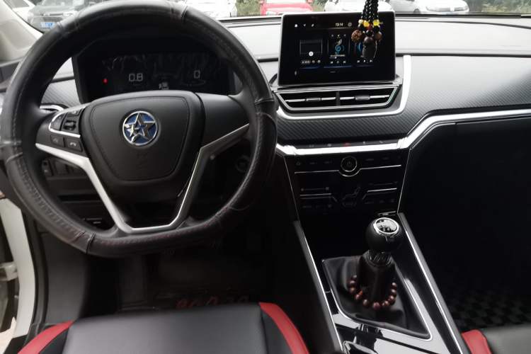 Used Venucia T60 2018 1.6L Manual Smart Cool Version China VI Standard Center Console