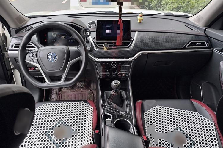 Used Venucia T60 2018 1.6L Manual Smart Cool Version China VI Standard Center Console