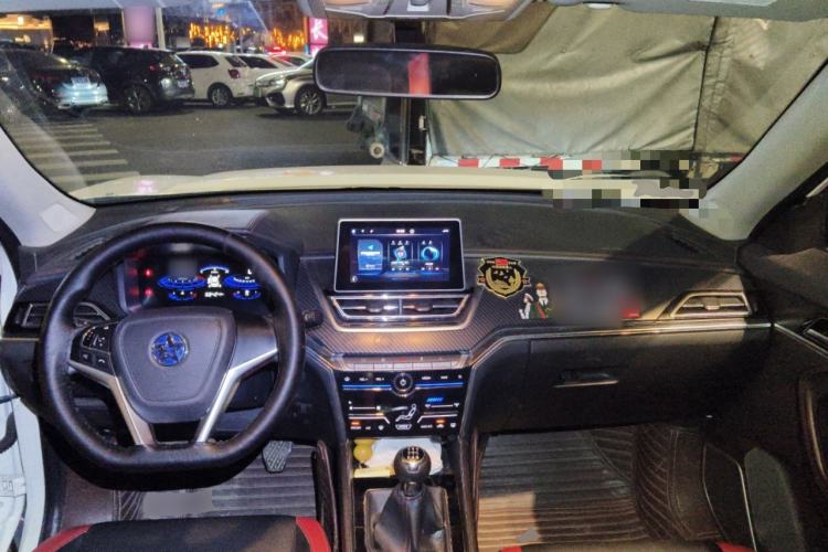 Used Venucia T60 2018 1.6L Manual Smart Cool Version China VI Standard Center Console