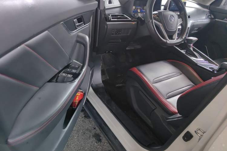 Used Venucia T60 2018 1.6L CVT Smart & Fun Version China VI Standard Driver Seat