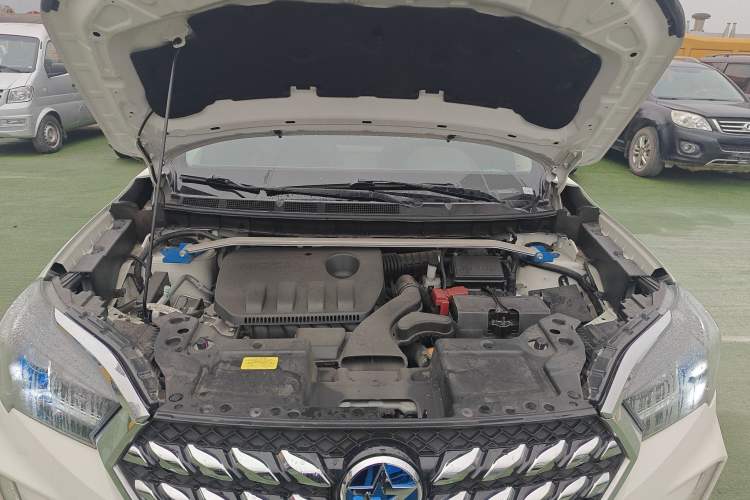 Used Venucia T60 2018 1.6L CVT Smart & Fun Version China VI Standard Engine Bay