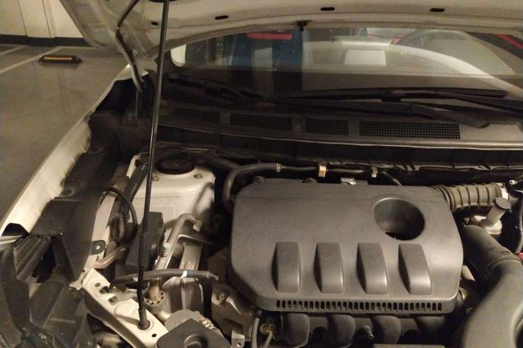 Used Venucia T60 2018 1.6L CVT Smart Edition (ISS) China VI Engine Bay Right