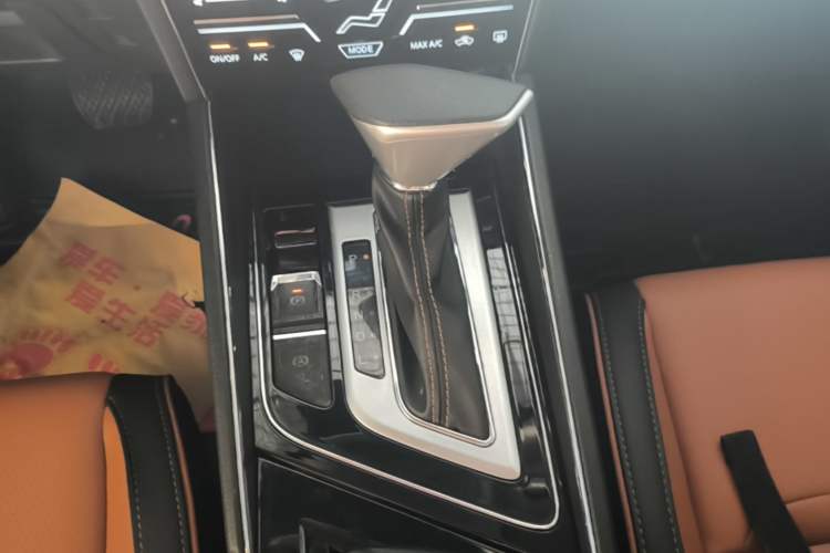 Used Venucia T60 2018 1.6L CVT Zhiyue Edition China V Standard Gear Lever