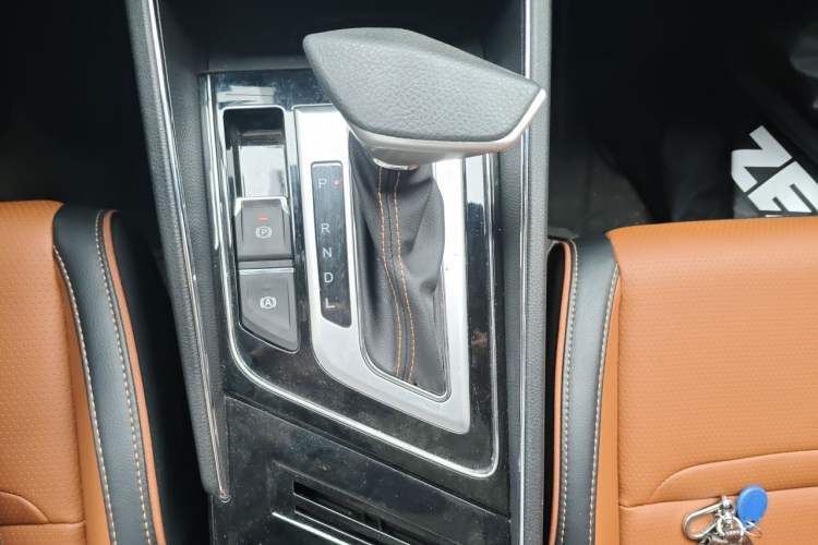 Used Venucia T60 2018 1.6L CVT Zhiyue Edition China V Standard Gear Lever