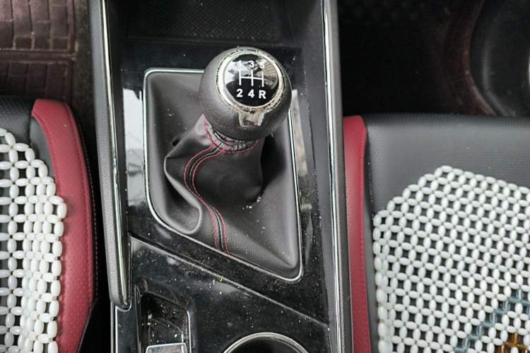 Used Venucia T60 2018 1.6L Manual Smart Cool Version China VI Standard Gear Lever