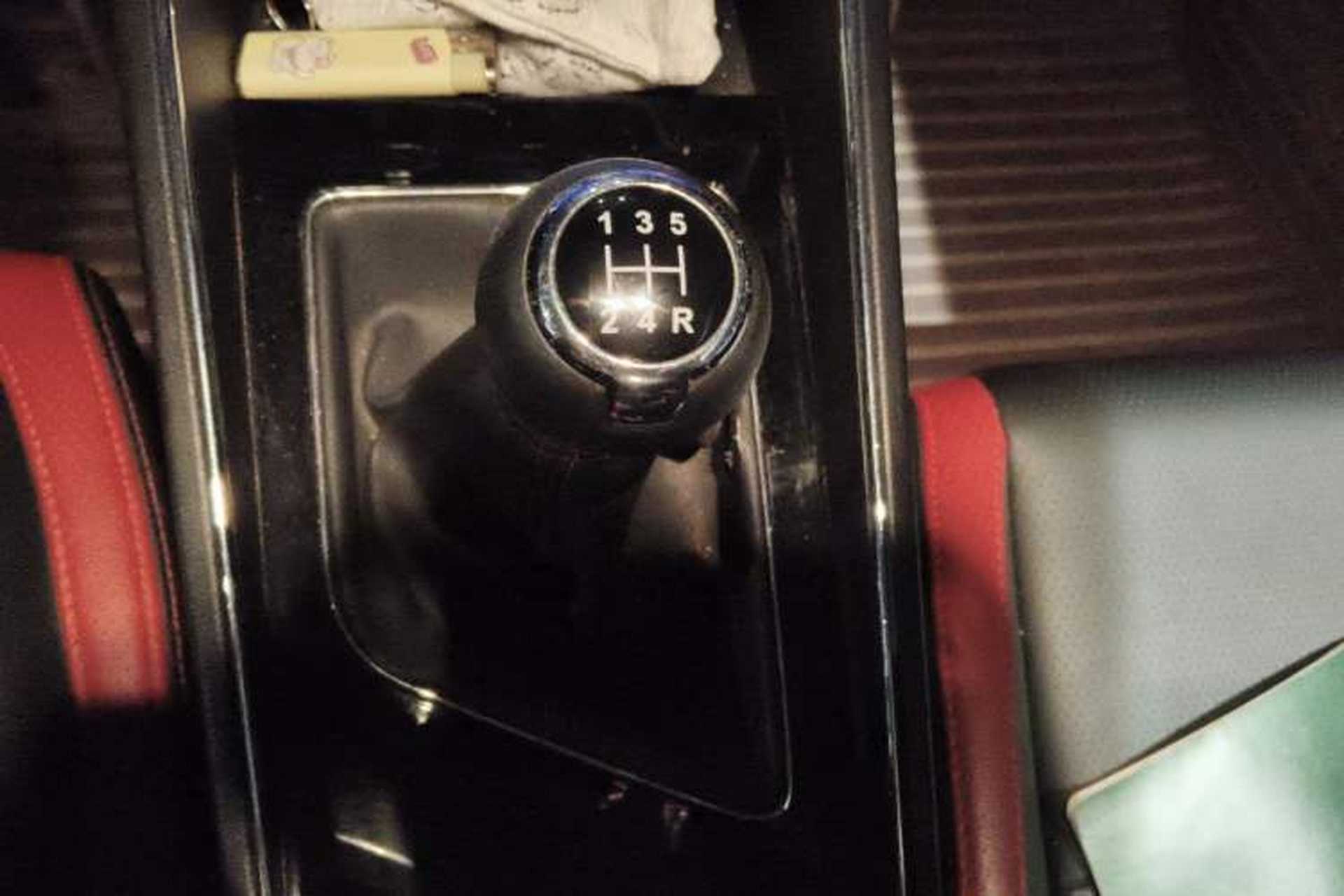 Used Venucia T60 2018 1.6L Manual Smart Cool Version China VI Standard Gear Lever