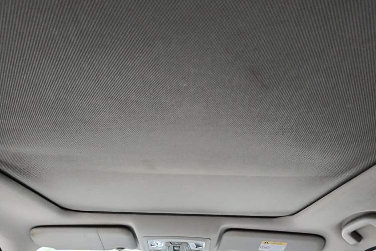 Used Venucia T60 2018 1.6L Manual Smart Cool Version China VI Standard Headliner