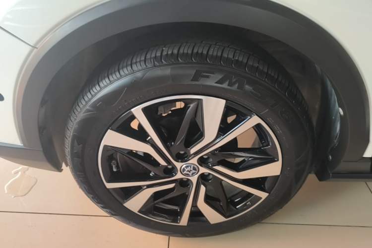 Used Venucia T60 2018 1.6L CVT Zhiyue Edition China V Standard Left Front Wheel Hub