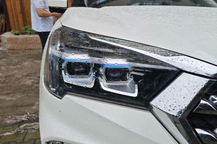 Used Venucia T60 2018 1.6L CVT Zhiyue Edition China V Standard Right Front Headlight