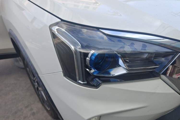 Used Venucia T60 2018 1.6L Manual Smart Cool Version China V Standard Right Front Headlight