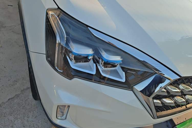 Used Venucia T60 2018 1.6L CVT Zhiyue Edition China V Standard Right Front Headlight