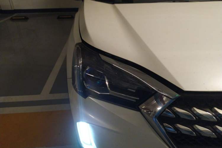 Used Venucia T60 2018 1.6L CVT Smart Edition (ISS) China VI Right Front Headlight