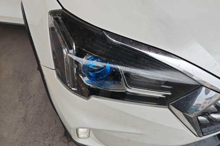 Used Venucia T60 2018 1.6L CVT Smart & Fun Version China V Standard Right Front Headlight