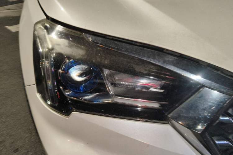 Used Venucia T60 2018 1.6L Manual Smart Cool Version China VI Standard Right Front Headlight