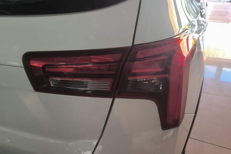 Used Venucia T60 2018 1.6L CVT Zhiyue Edition China V Standard Right Rear Taillight