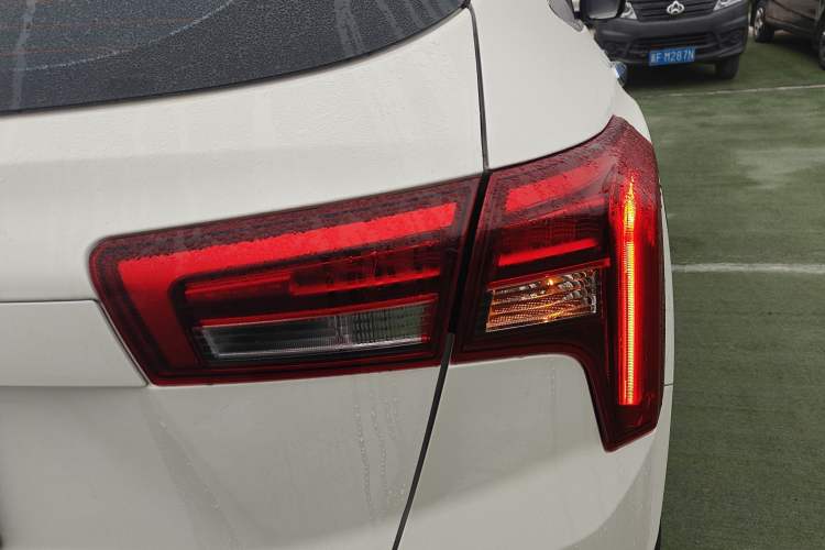 Used Venucia T60 2018 1.6L CVT Smart & Fun Version China VI Standard Right Rear Taillight
