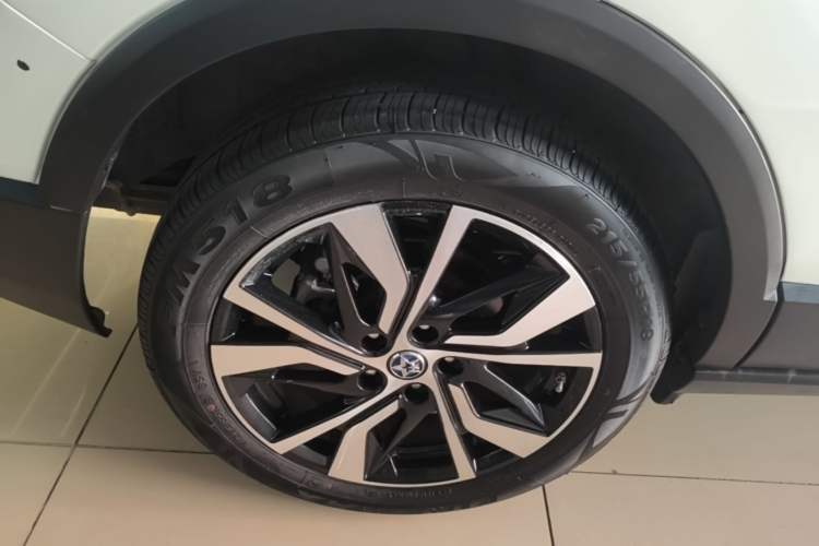 Used Venucia T60 2018 1.6L CVT Zhiyue Edition China V Standard Right Rear Wheel Hub