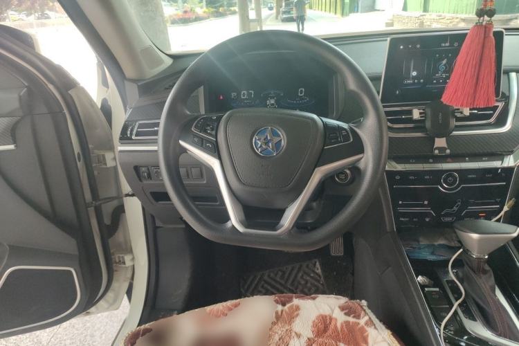 Used Venucia T60 2018 1.6L CVT Smart & Fun Version China VI Standard Steering Wheel