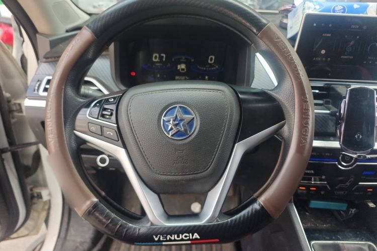Used Venucia T60 2018 1.6L Manual Smart Cool Version China V Standard Steering Wheel