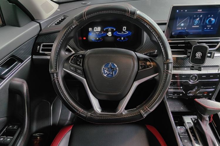Used Venucia T60 2018 1.6L CVT Smart & Fun Version China VI Standard Steering Wheel