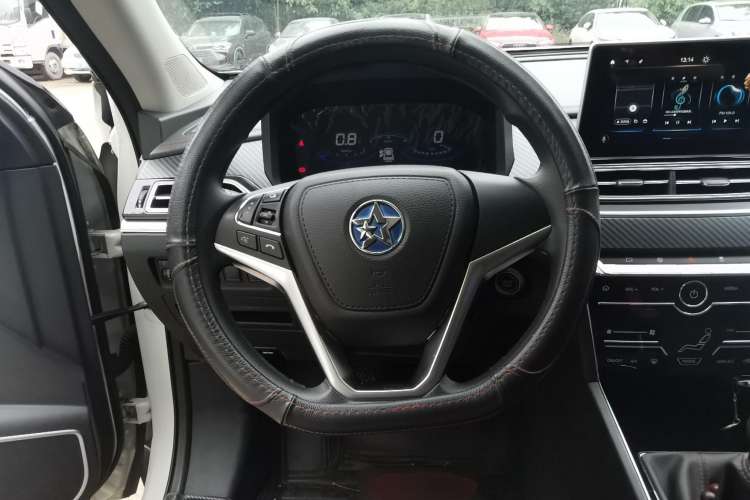 Used Venucia T60 2018 1.6L Manual Smart Cool Version China VI Standard Steering Wheel