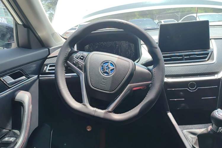 Used Venucia T60 2018 1.6L Manual Smart Cool Version China V Standard Steering Wheel