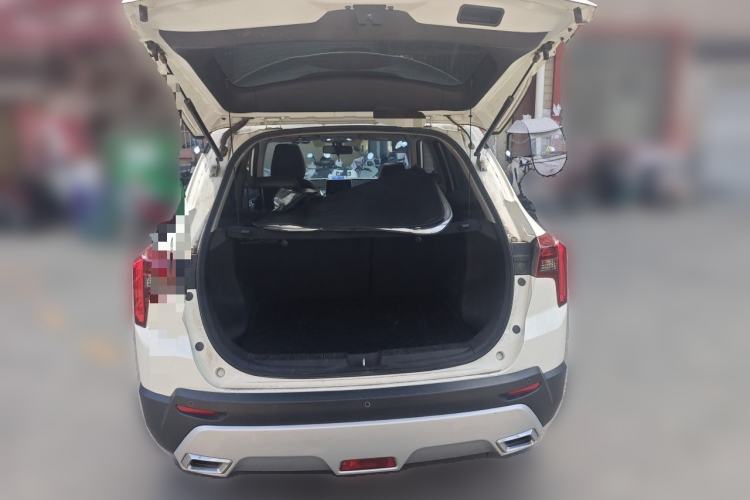 Used Venucia T60 2018 1.6L Manual Smart Cool Version China V Standard Trunk