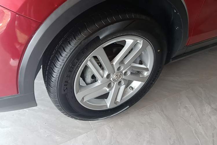 Used Venucia T60 2020 1.6L CVT Smart Drive Version China VI Standard Left Front Wheel Hub