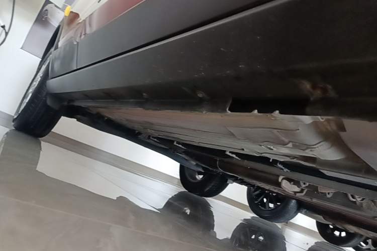 Used Venucia T60 2020 1.6L CVT Smart Drive Version China VI Standard Right Side Sill